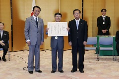 566-award02.jpg